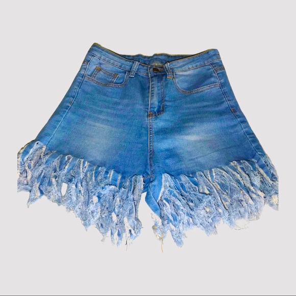 Size 6 fringe shorts 🔥 - Picture 1 of 5